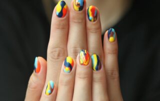 Galerie – Farbige Nail Art Bunte Nail Art mit verschiedenen Farben auf jedem Nagel